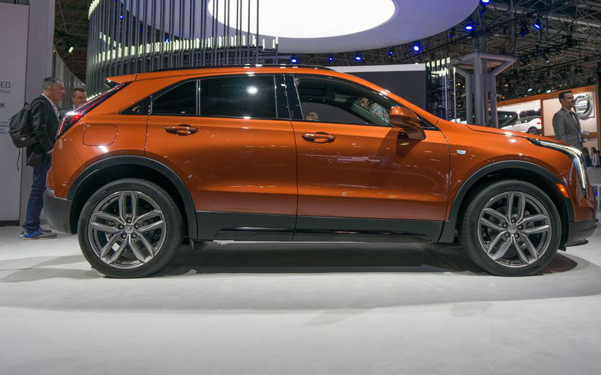 Cadillac XT4 Sport 2019 SUV Drive